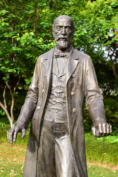 德国发明家 戴姆勒雕像