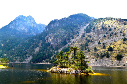 四川螺髻山黑龙潭风光