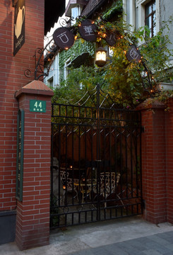古董花园 高档餐厅侧门