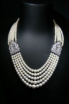 卡塔尔珠宝珍珠项链