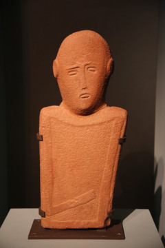 公元前4千年沙特人形石碑