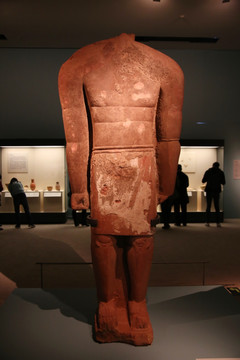 公元前4世纪欧拉砂岩男性石雕像