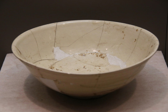 元代白釉瓷碗