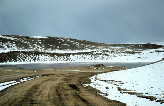 雪山 湖泊 公路