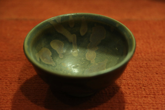 绿釉瓷碗