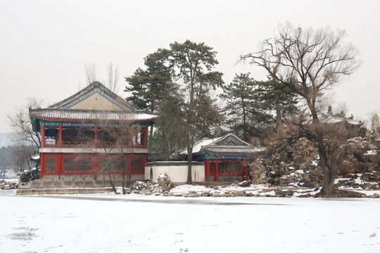 承德避暑山庄烟雨楼冬日雪景