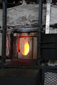 烧制玻璃器皿的锅炉