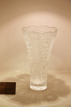 玻璃艺术品透明花口玻璃瓶