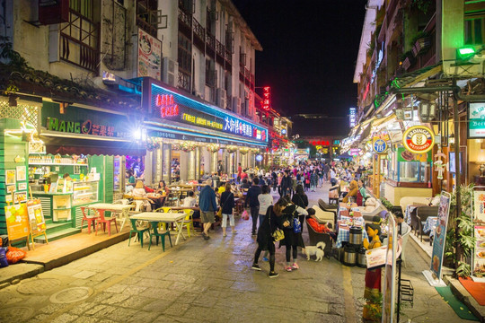 阳朔西街桂林中国古镇酒吧街夜景