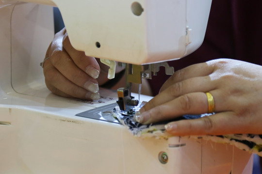 电动缝纫机 自动绣花机 小型缝