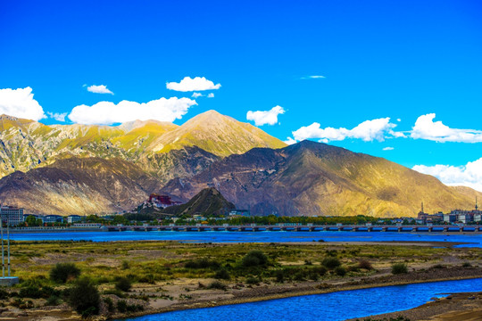西藏风光 布达拉宫 白云蓝天