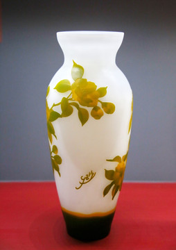 玻璃工艺品品白白地月季花瓶