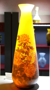 玻璃工艺品牡丹图锥形瓶