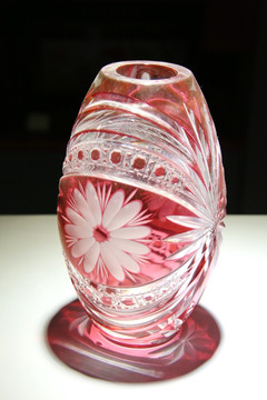 玻璃工艺品红色花朵鼓式瓶