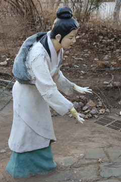 孟姜女寻夫雕像