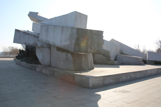 唐山大地震巨型雕刻