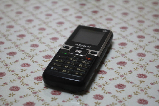 老款黑色手机