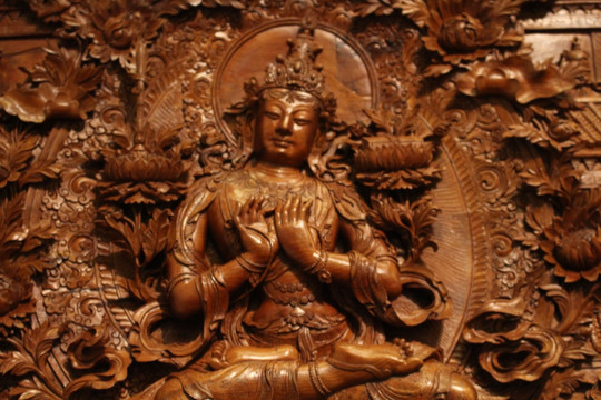 佛教木雕造像背景