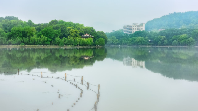 烟雨西湖