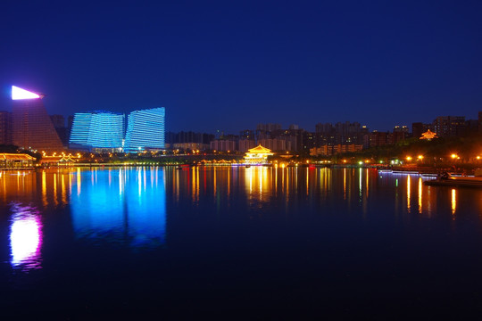 西安曲江池南湖夜景