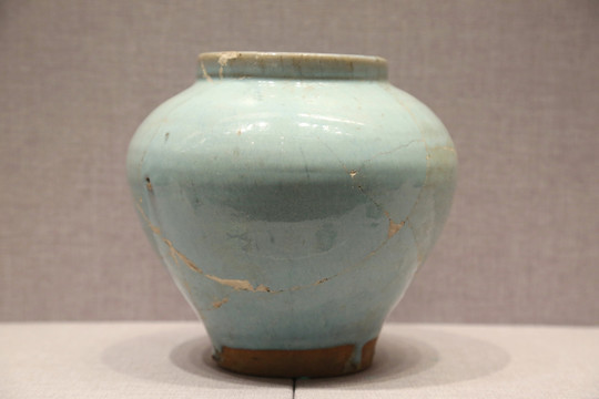 元代钧窑月白釉瓷罐