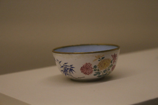菊花竹叶陶瓷碗