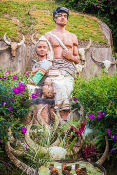 基诺族玛黑玛妞雕像