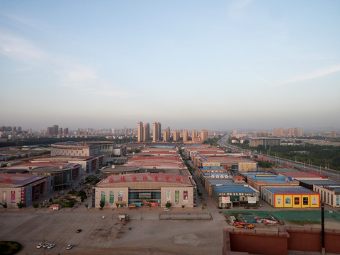夕阳下的小镇