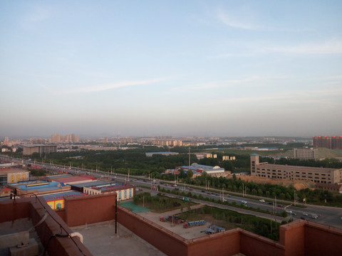 夕阳下的城市