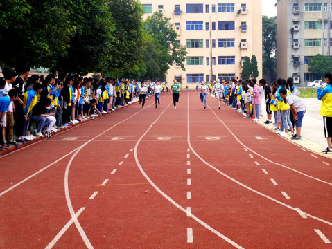 中学生运动会100米决赛