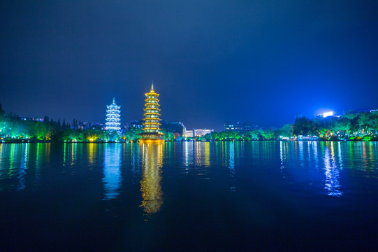 桂林日月双塔广西旅游夜景
