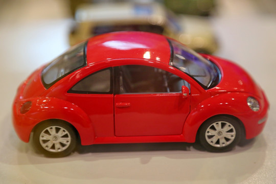 红色甲壳虫小汽车模型