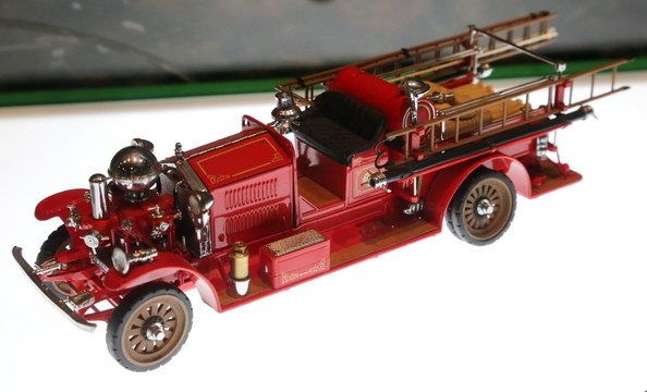 美国福特消防车阿伦斯模型