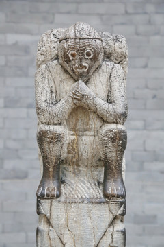 石雕坐猴