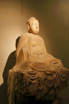 唐代白石雕的释迦坐像