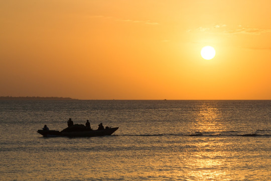 三亚 三亚湾 夕阳 渔船