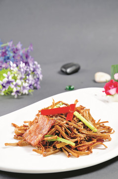 茶树菇炒腌肉
