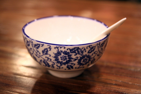 青花瓷碗