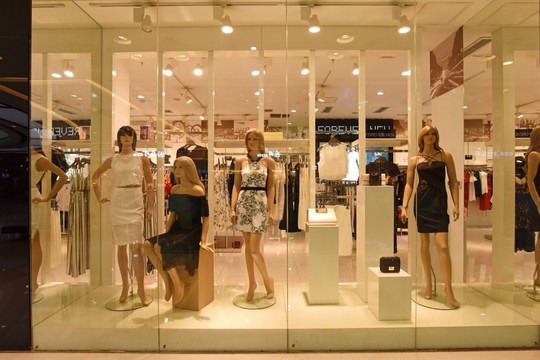 女装店橱窗 服装专卖店