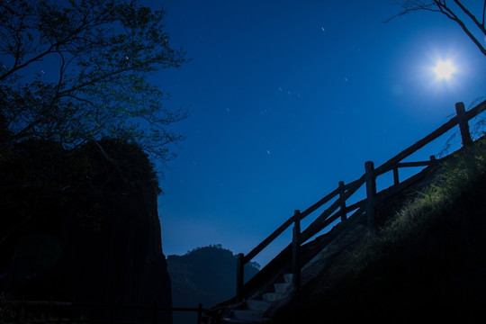 午夜天游峰