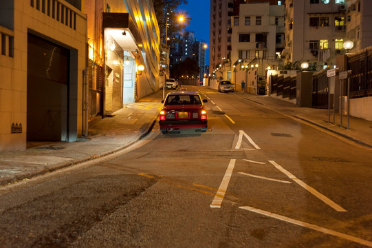 香港居民区街头夜景