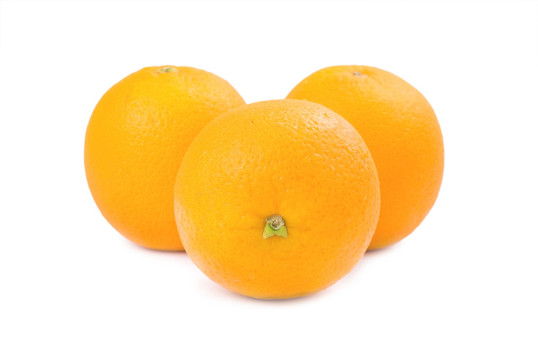 白色背景上分离的三个柑橘果实