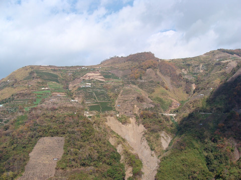 南投山峦