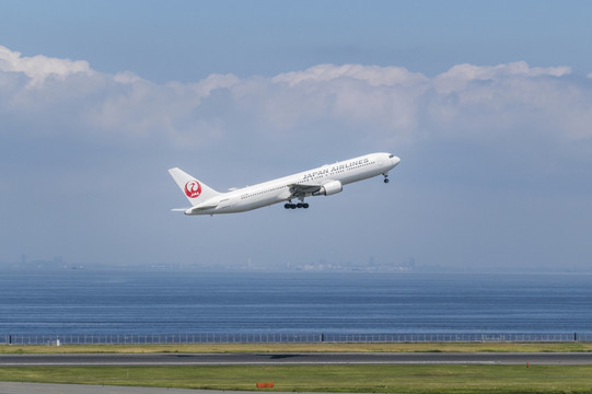飞机从羽田机场在日本