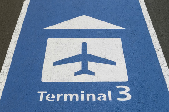 在日本的成田机场终端3标志