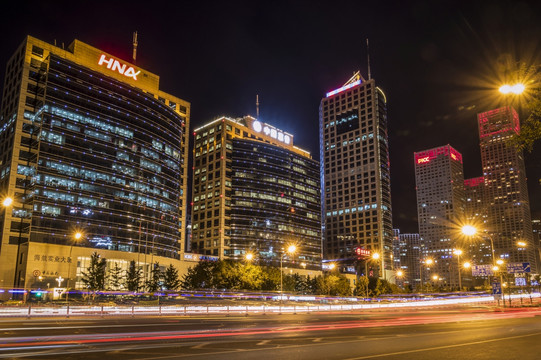 建国路的夜晚，北京，中国