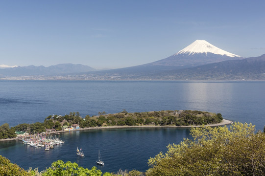 日本鱼船和富士山