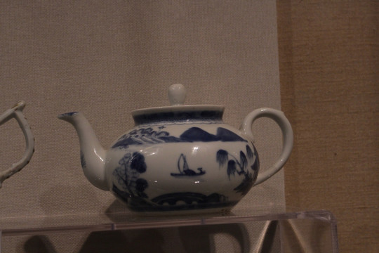 青花陶瓷茶壶