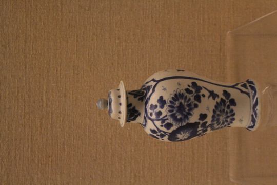 青花瓷罐