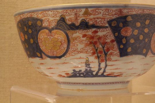 彩绘瓷碗